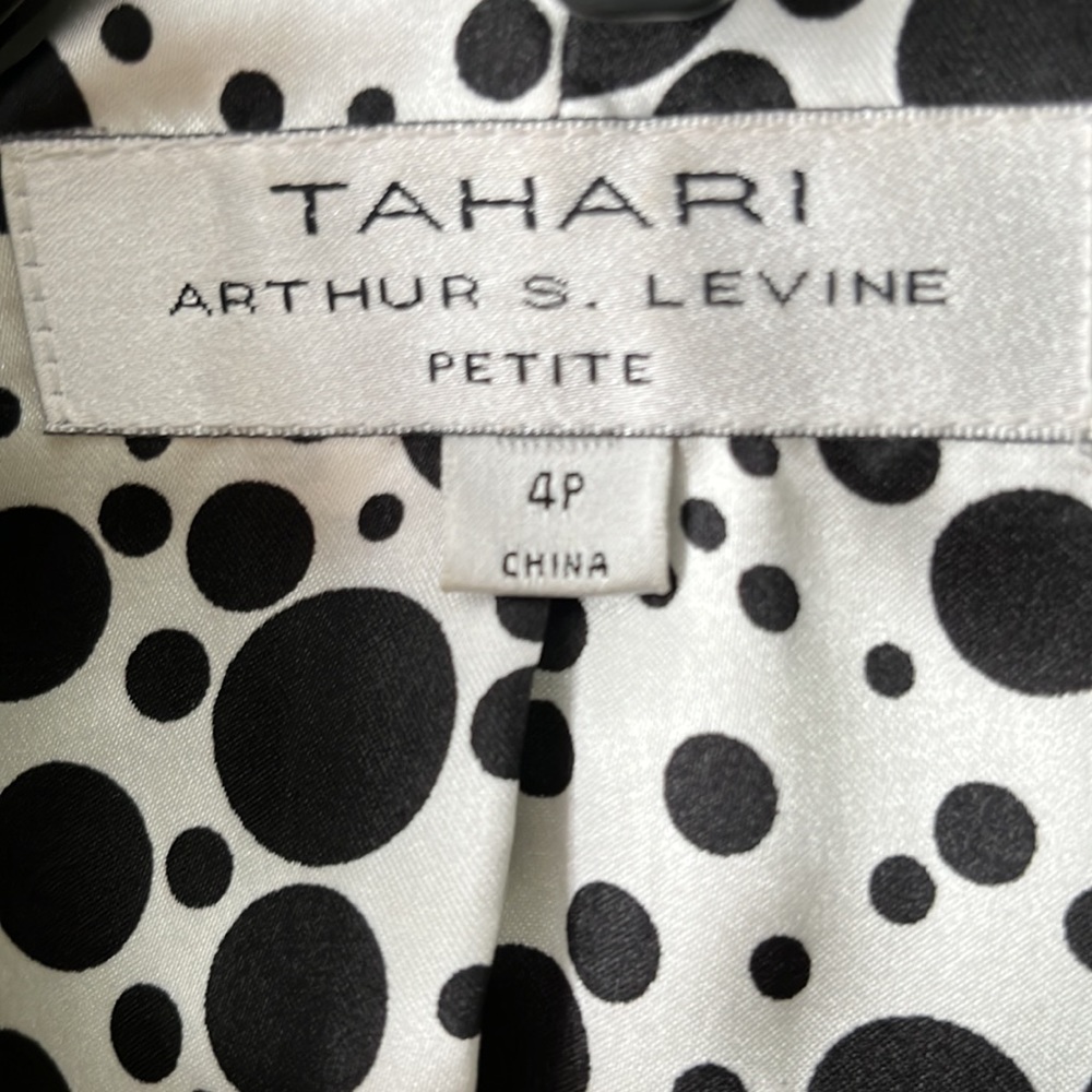 TaHARI ARTHURT S. LEVVINE petite 4P - Picture 6 of 12